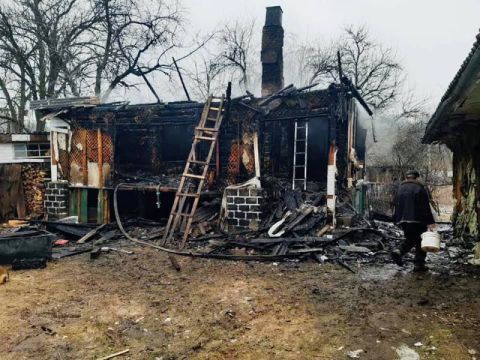 На Самбірщині вщент згоріла дерев'яна будівля