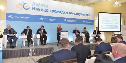 У Жовкві відбулися дебати на тему об'єднання територіальних громад