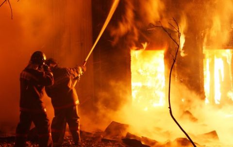 7 рятувальників гасили пожежу у будинку на Самбірщині