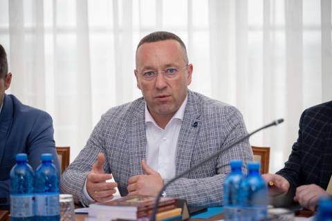 Дружина нардепа Петруняка купила для синів квартиру в Іспанії