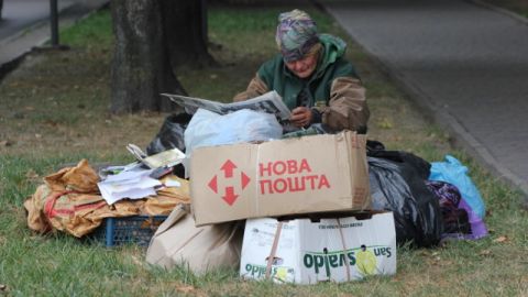 Садового вимагають розібратися із жебраками та собаками у Львові