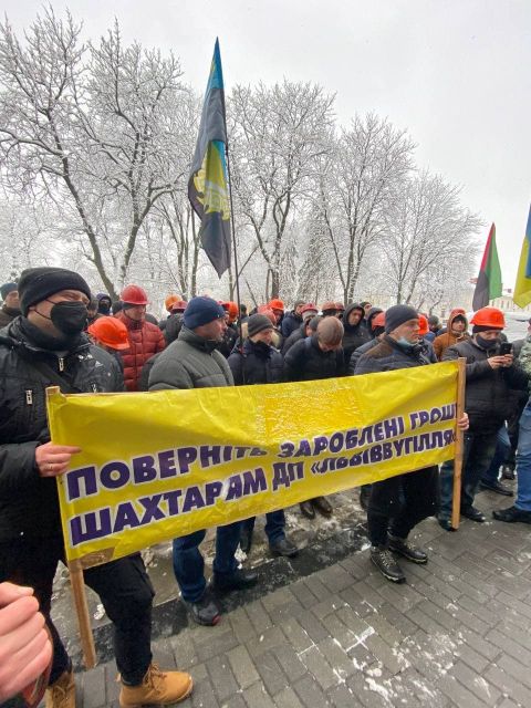 80 шахтарів страйкували біля Львівської ОДА