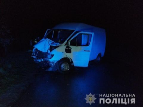 На Львівщині водій Mercedes Sprinter врізався у дерево та помер від отриманих травм