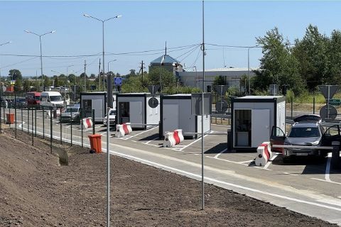 Черги утворились у трьох з шести МПП на кордоні у Львівській області