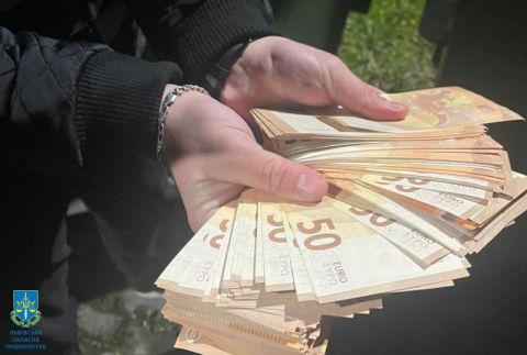 Золочів'янин за 20 тисяч євро переправляв ухилянтів за кордон