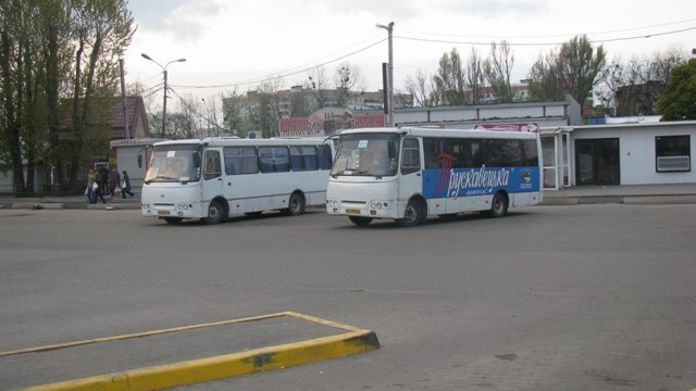 У спецтранспорті, який довозить працівників на роботу, дозволили більше 10 пасажирів