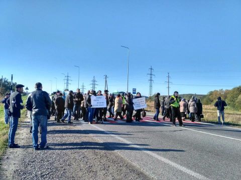 Мешканці Пустомитівщини перекрили трасу на Львів