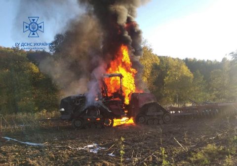 На Яворівщині вщент згорів трактор
