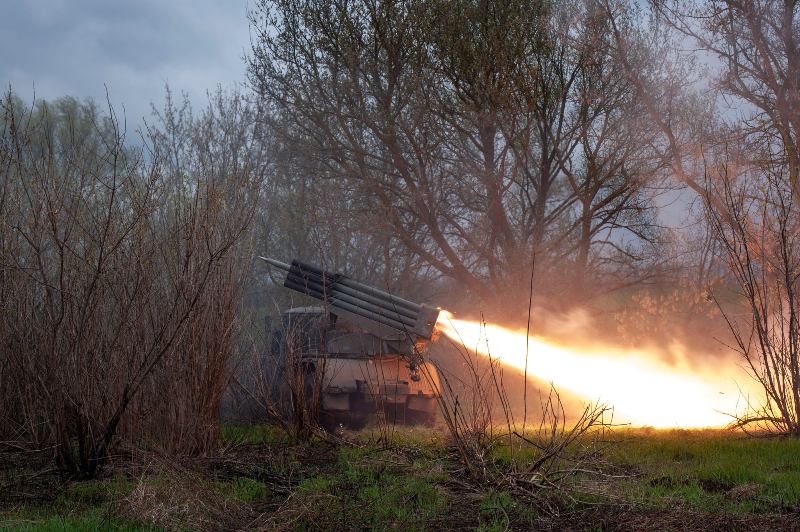 Воєнний стан в Україні продовжили майже до кінця травня