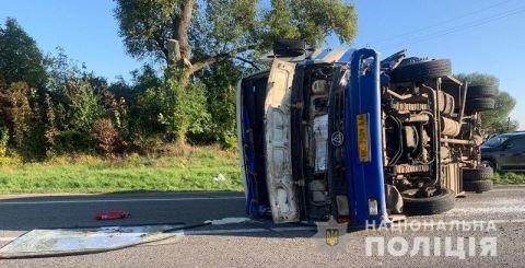 На Львівщині у ДТП потрапила маршрутка з пасажирами: є травмовані