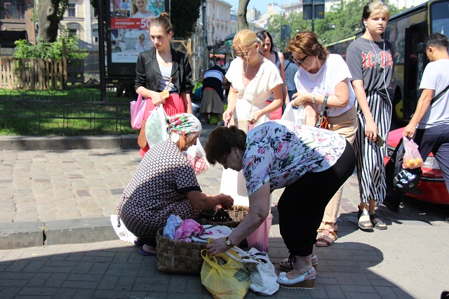 У Львові визначили найпопулярніші точки незаконної вуличної торгівлі