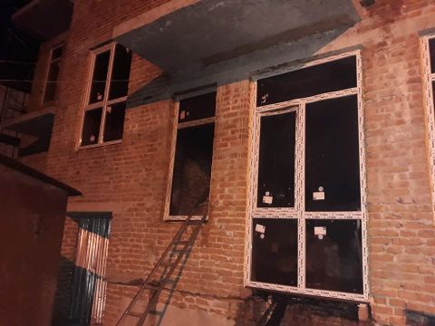7 рятувальників гасили пожежу в одній із новобудов Львова