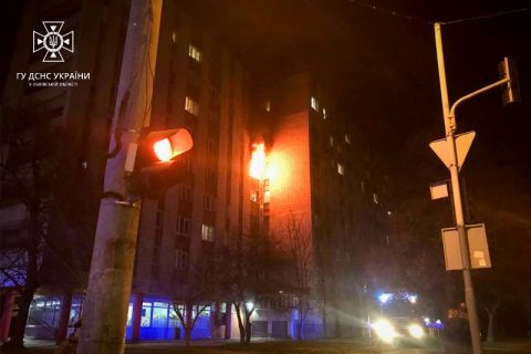 У Львові під час пожежі в багатоповерхівці постраждали троє людей