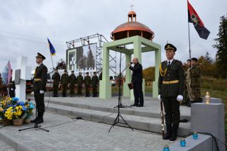 Меморіал на честь захисників Карпатської України на Верецькому перевалі (фото: КП "Доля")