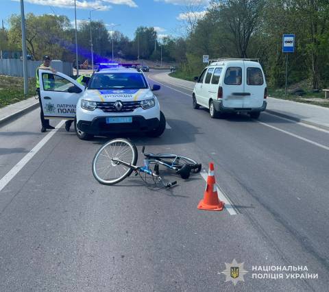 У Львові в ДТП з легковиком постраждала велосипедистка