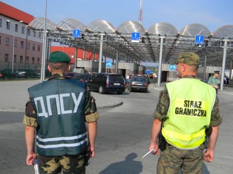 Польські прикордонники затримали українського контрабандиста, який прорвався через кордон