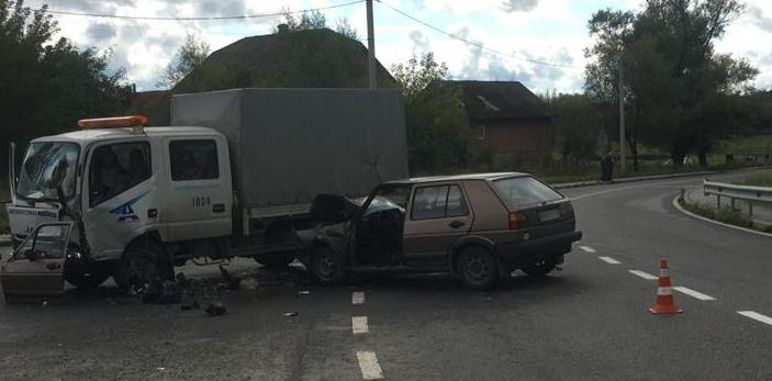 На Львівщині у ДТП з вантажівкою загинув водій легковика