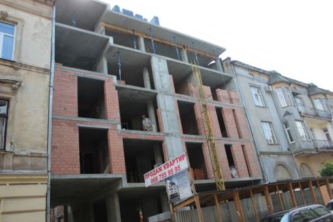 Львів'яни не можуть отримати квартири у багатоповерхівках через незаконне будівництво