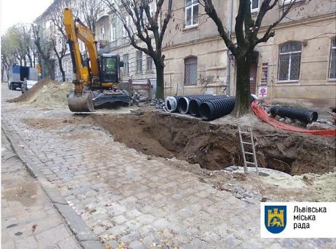Вулицю Олени Степанівни перекрили на тиждень через руйнування колектора