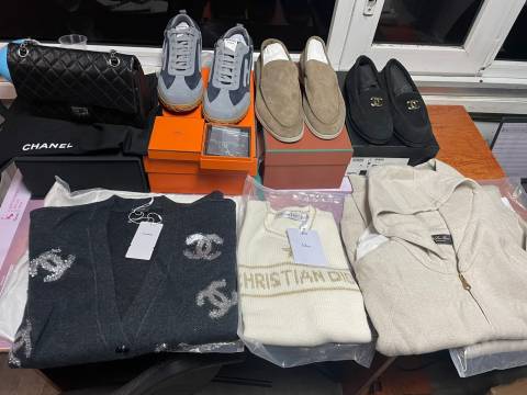 У Рава-Руській виявили контрабанду брендового одягу на понад мільйон гривень