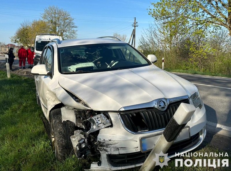 На Самбірщині у ДТП постраждала водійка Skoda Superb