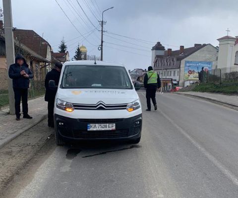 На трасі Львів – Краковець водій Citroen збив школярку