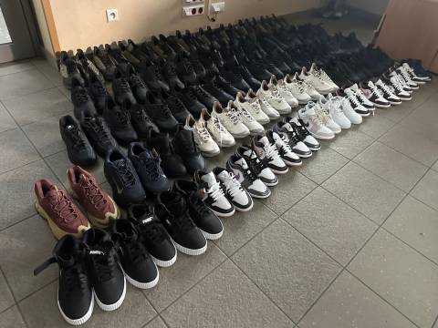 На кордоні з Польщею виявили контрабанду одягу та взуття на 750 тисяч гривень