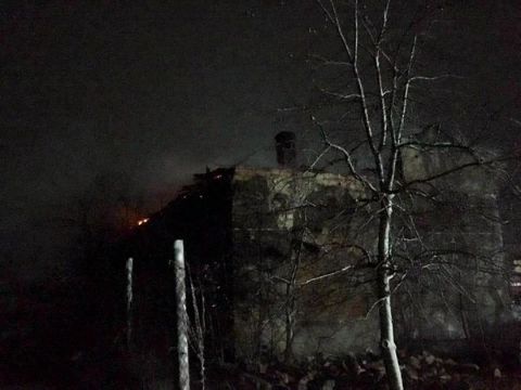 На Жовківщині вогонь знищив дах будівлі