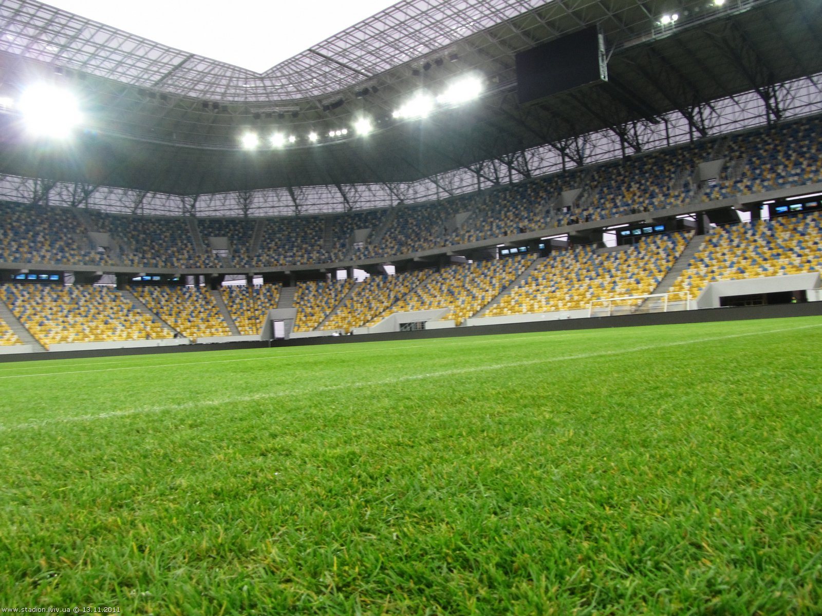 Паркування біля стадіону Арена Львів під час матчу коштуватиме 20 грн.