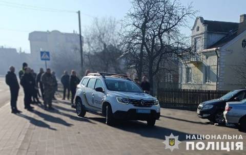 На паркувальному майданчику в Жовкві водій Peugeot на смерть збив жінку