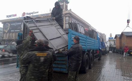 У Києві перші сутички мітингувальників з міліцією (ВІДЕО)