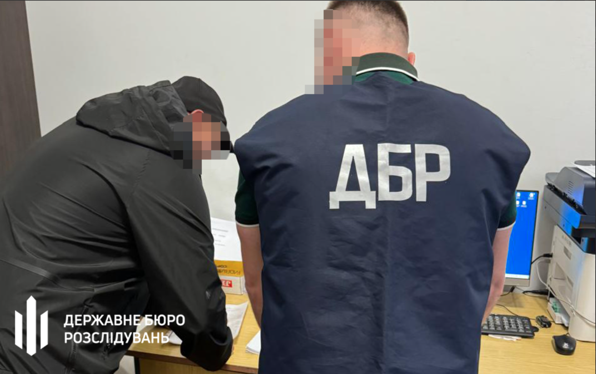 ДБР затримало правоохоронців за вимагання хабара на Львівщині