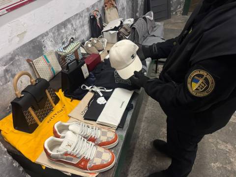 У Шегинях виявили контрабанду брендового одягу та взуття на мільйон гривень