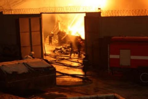 Хлопець постраждав у пожежі на колишній меблевій фабриці у Львові