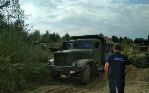 На Львівщині зупинили незаконний видобуток піску