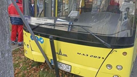 У Львові водій автобуса раптово помер під час руху