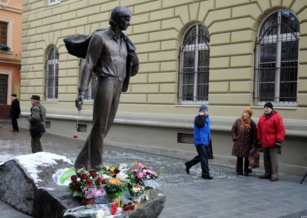 Завтра у Львові врочисто покладатимуть квіти до пам'ятника Івасюку
