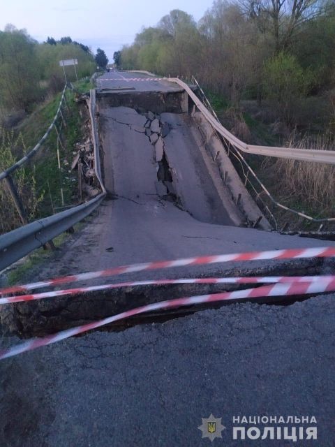 Поліція Львівщини відкрила кримінальне провадження через руйнування моста у селі Гайок