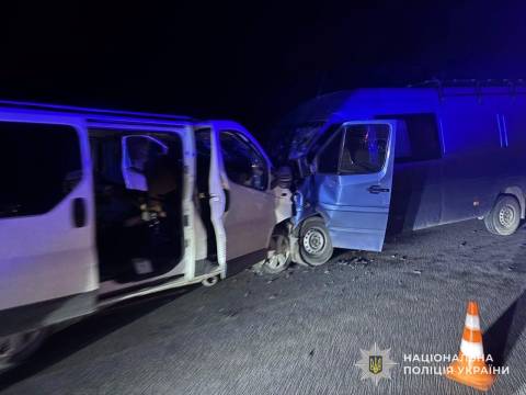 Поблизу Городка зіткнулися два мікроавтобуси: одна людина загинула, четверо травмувались