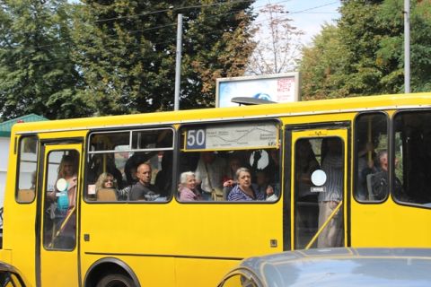 У Львові пільговики можуть платити 50% вартості проїзду у маршрутках