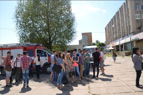 У Львівському інституті банківської справи шукають вибухівку