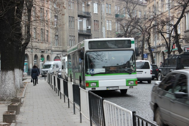 Маршрутки на Сихів уже курсують через вулицю Стуса