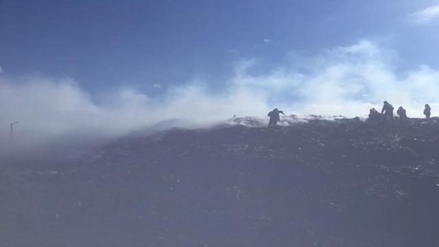 Масштабну пожежу на звалищі в Новояворівську таки погасили