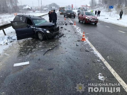 На трасі Київ-Чоп у ДТП помер водій легковика