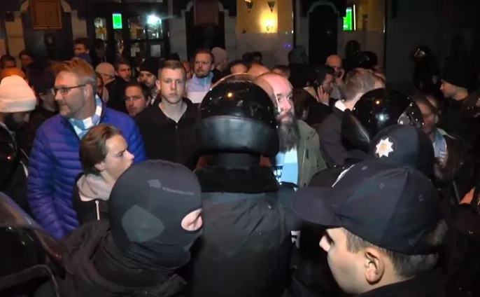 Охорона не впустила до нічного клубу у Львові військовий й поліцейський патруль