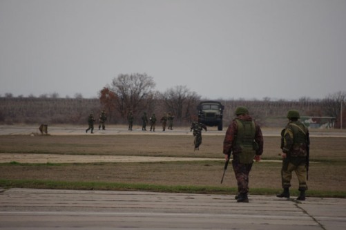 В Бельбеку люди вийшли на захист авіабази