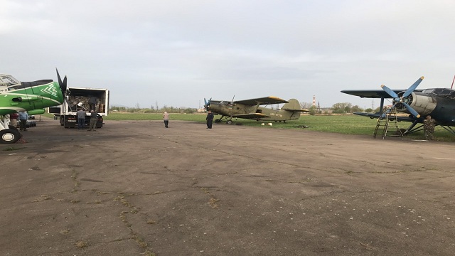 На Львівщині з літаків розкидають вакцину від сказу