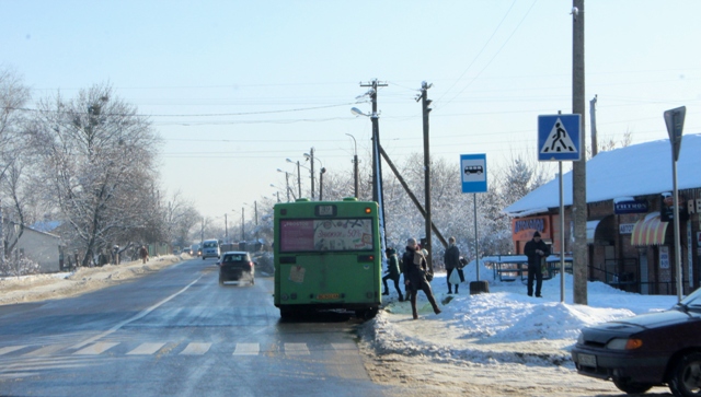 Цими вихідними на Сихові патрульні оштрафували 16 пішоходів-порушників