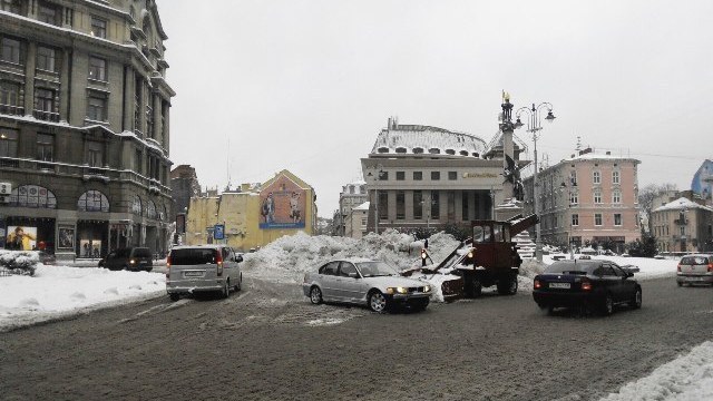 Дороги Львова посипав 31 піскорозкидувач