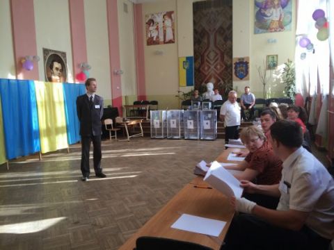 Близько 400 виборців з Криму проголосували на дільницях у Львові